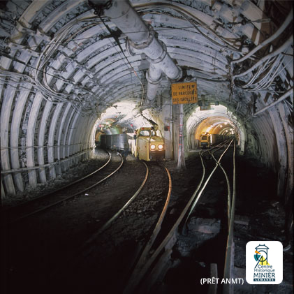 Trains meeting each other in a crosscut Pit 19 of Lens in Loos-en-Gohelle 1970's | © Mining History Centre