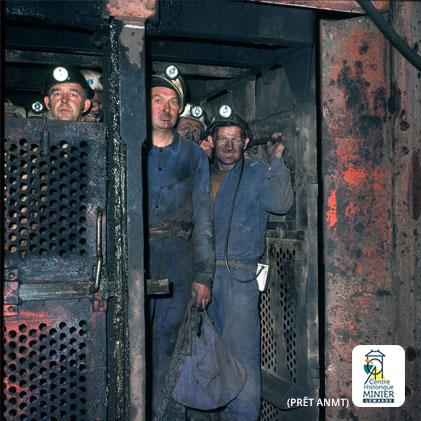 Surfacing and getting off the cage 1975 | © Mining History Centre