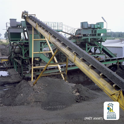 Mobile washing plant on a spoil heap in Warechain-sous-Denain 1983  | © Mining History Centre